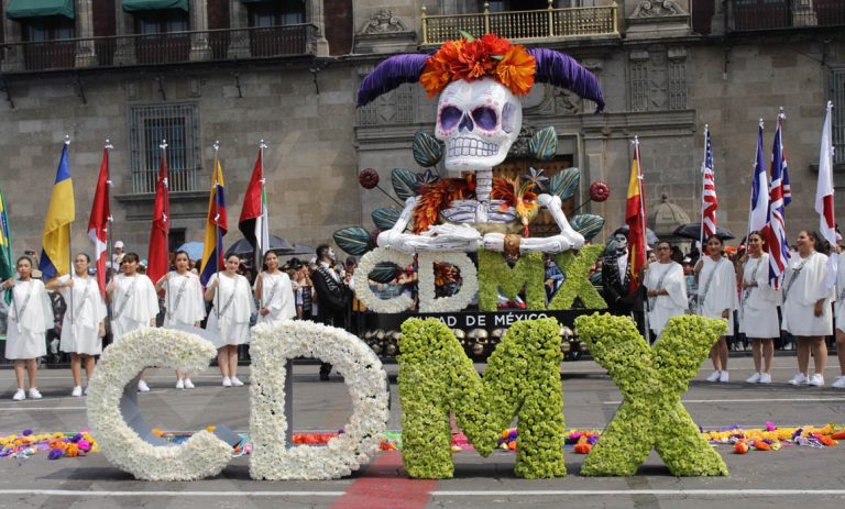 Día de Muertos Desfile y ofrendas honrarán a los difuntos en el Zócalo