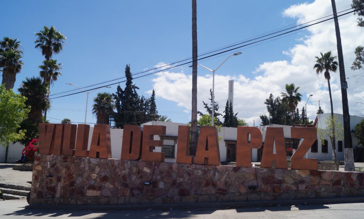 Letrero del municipio de Villa de la Paz en San Luis Potosí, donde sucede año tras año la FEREPAZ. 