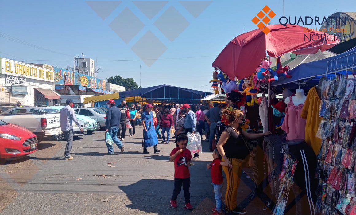 Niños y adultos mayores visitan tianguis de Abastos pese a semáforo rojo -  Noticias de San Luis Potosí