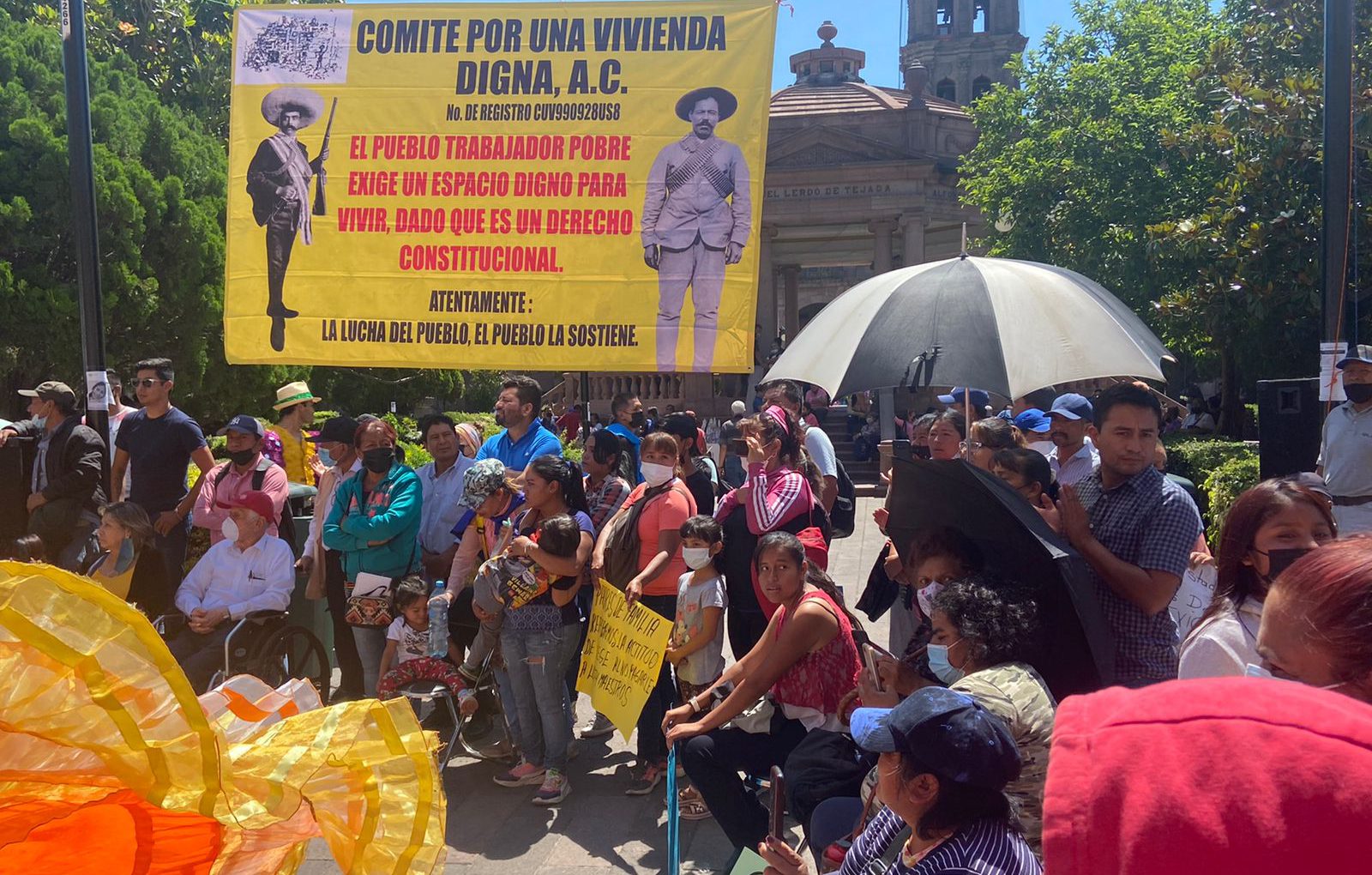 Protestan maestros por falta de pago y plazas - Noticias de San Luis Potosí