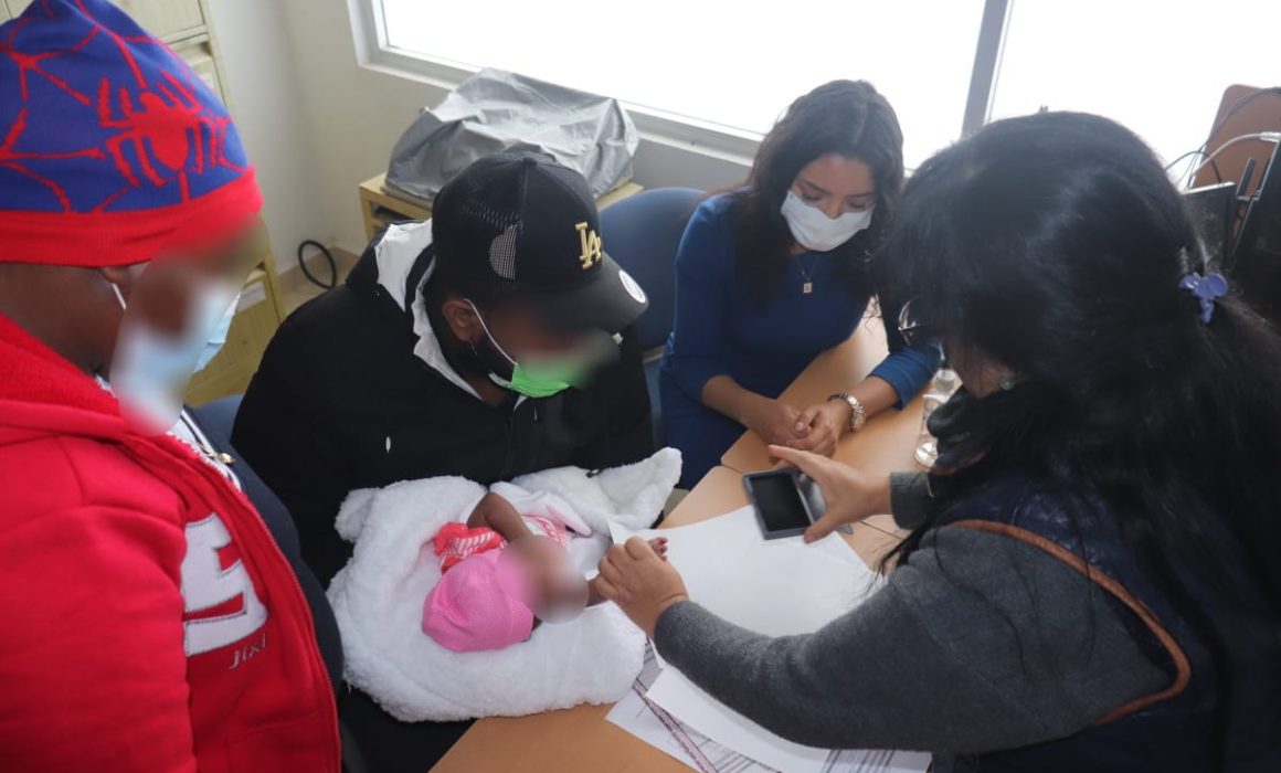 Legalizan a bebé de padres migrantes nacida en SLP - Noticias de San Luis  Potosí
