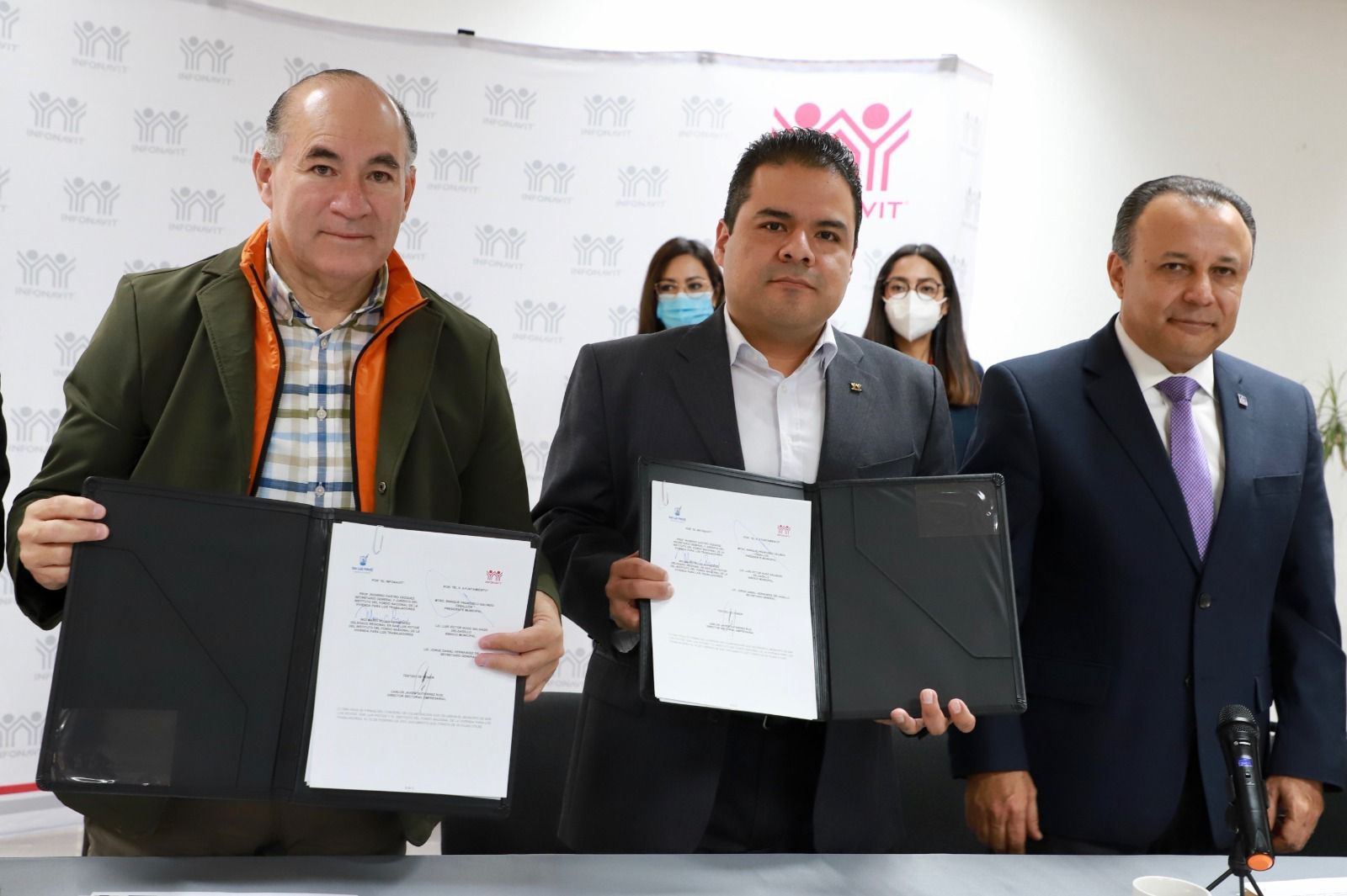 Firma Ayuntamiento convenio con Infonavit para regularizar escrituras ...