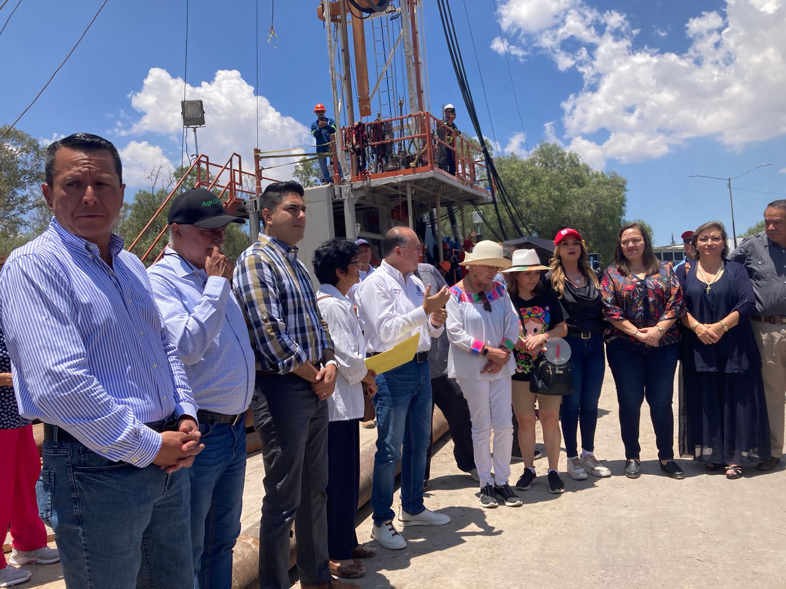 Inicia Alcalde De Slp Enrique Galindo Perforaci N Del Pozo Posible Noticias De San Luis Potos