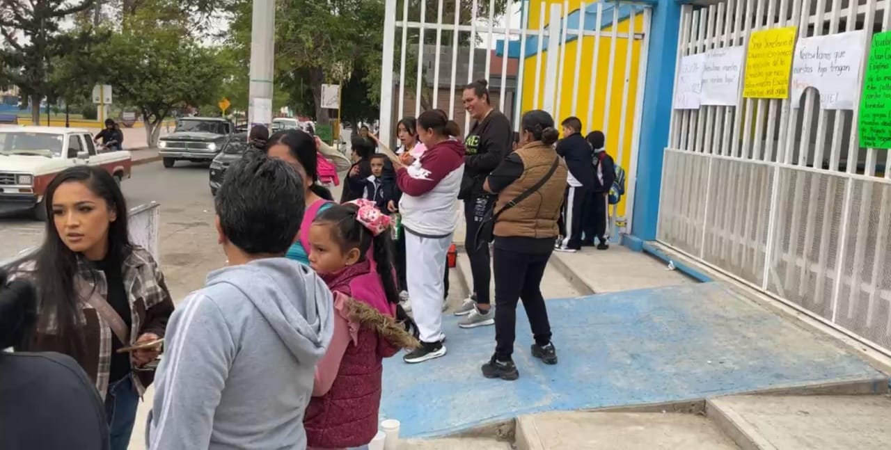 ‘Toman’ padres de familia primaria en Matehuala por falta de maestros ...