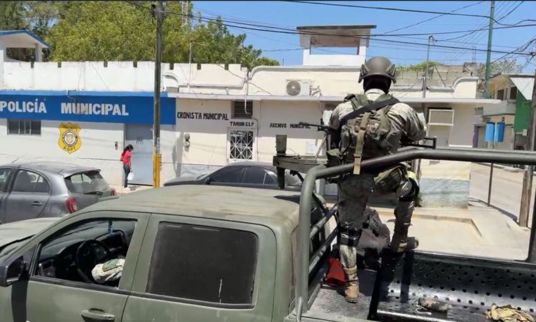 Reportan operativo y detención de policías en comandancia de Tamuín