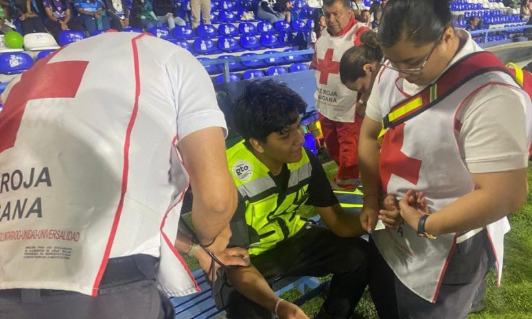 Agreden aficionados a guardias de seguridad tras eliminación del Celaya