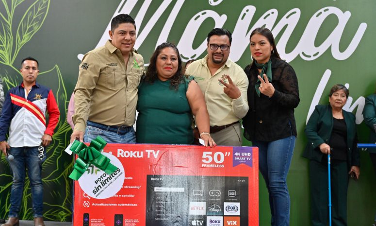 Garantiza gobernador pavimentación, agua y salud para madres potosinas