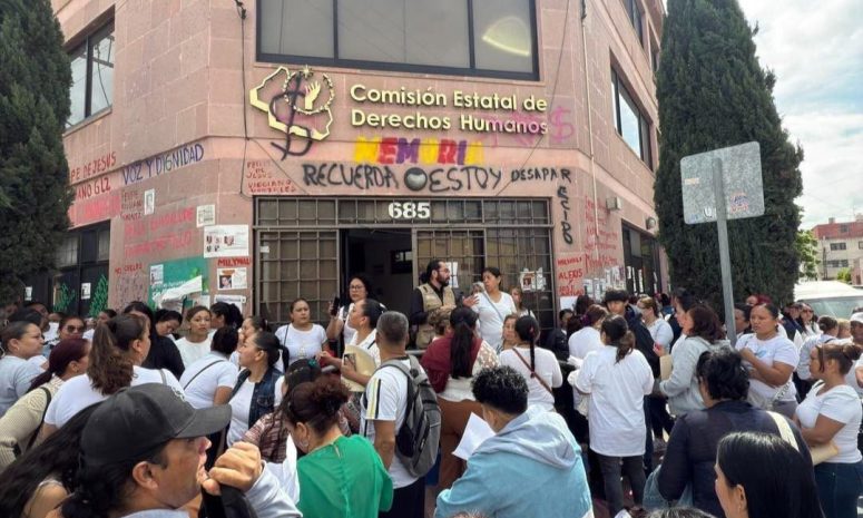 Protestan trabajadores de Valeo en CEDH por 9 años de adeudos