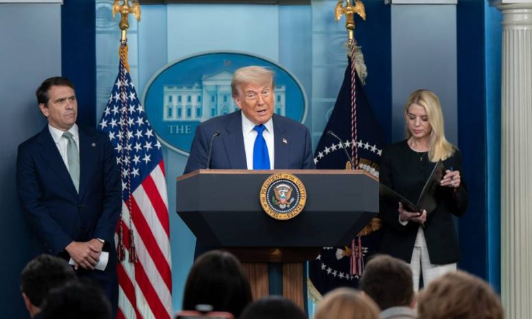 Prepara Trump visita a centro de detención de inmigrantes en Florida