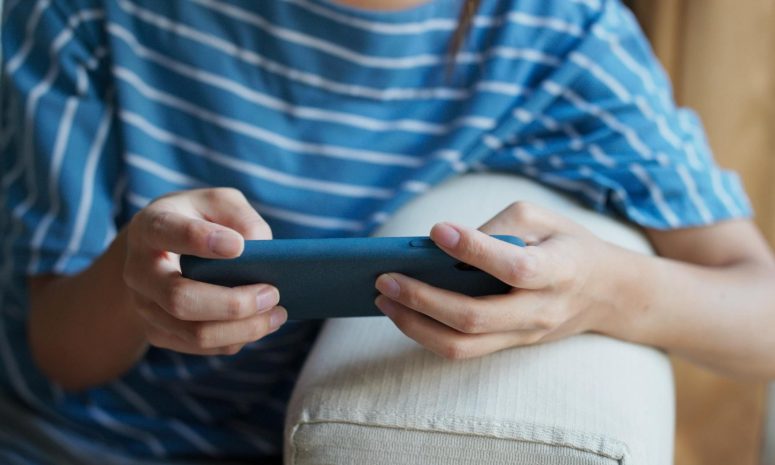 Uso desmedido de tecnología en niños frena su desarrollo cognitivo