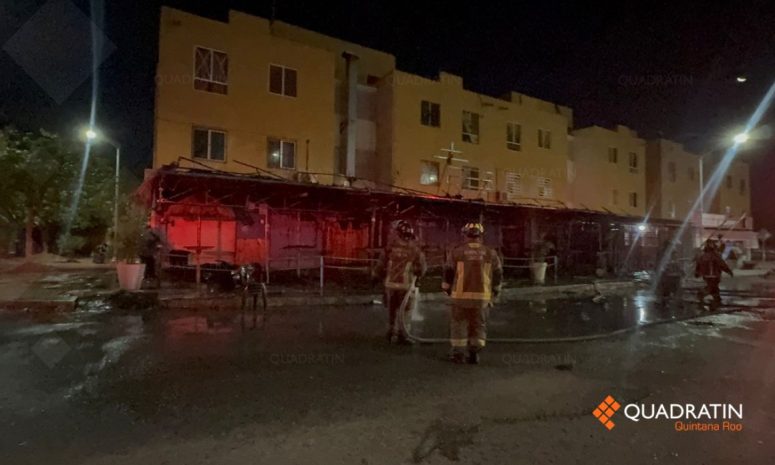 Atacan con bomba molotov a restaurante Las Palapitas en Cancún