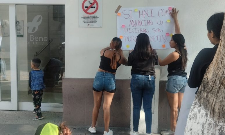 Bloquean las calles de Arista y Carranza en protesta contra una clínica