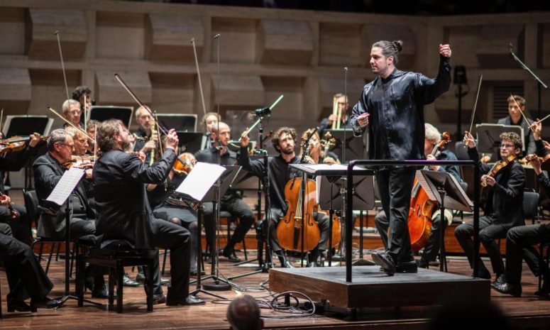 Premian en Rotterdam al director de orquesta mexicano Rodrigo Sámano