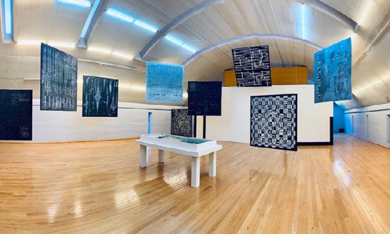 Inaugura el Ceart la exposición Códigos del artista Ernesto Ríos