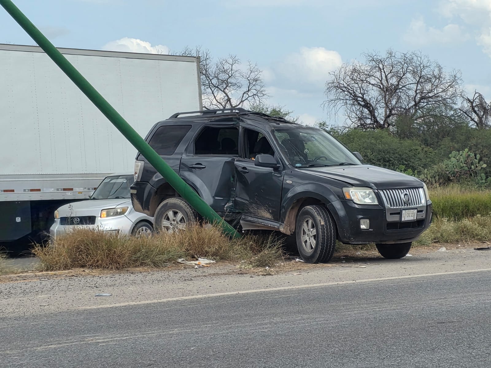 Choca mujer contra poste y abandona el vehiculo - Noticias de San Luis ...