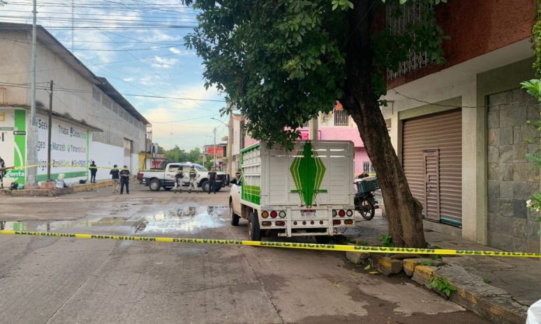 Dejan cabeza dentro de hielera en colonia Babilonia de Apatzingán