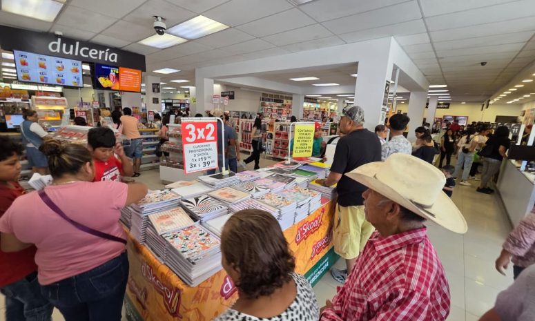 Abarrotan comercios por compras de pánico previo al regreso a clases