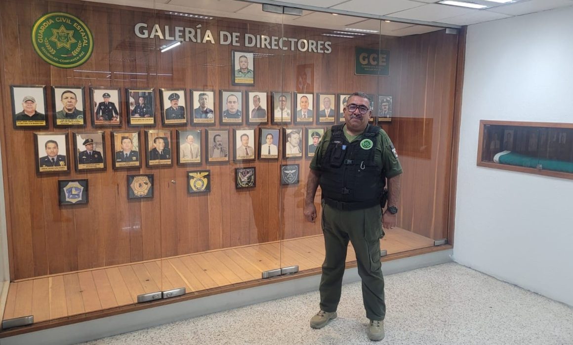 Emotiva despedida a agente estatal de SLP tras un servicio de 30 años ...