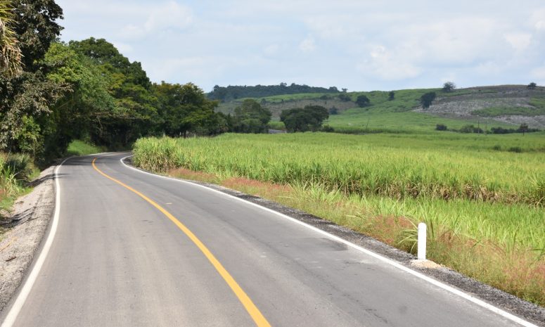 Más de 7 mil kilómetros de caminos mejorados en 5 años