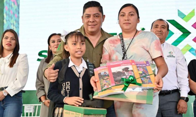 Estudiar en SLP cuesta menos con becas, apoyos y RedMetro