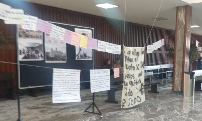 Protestan estudiantes tras salida de Citlali Aranda de Derecho