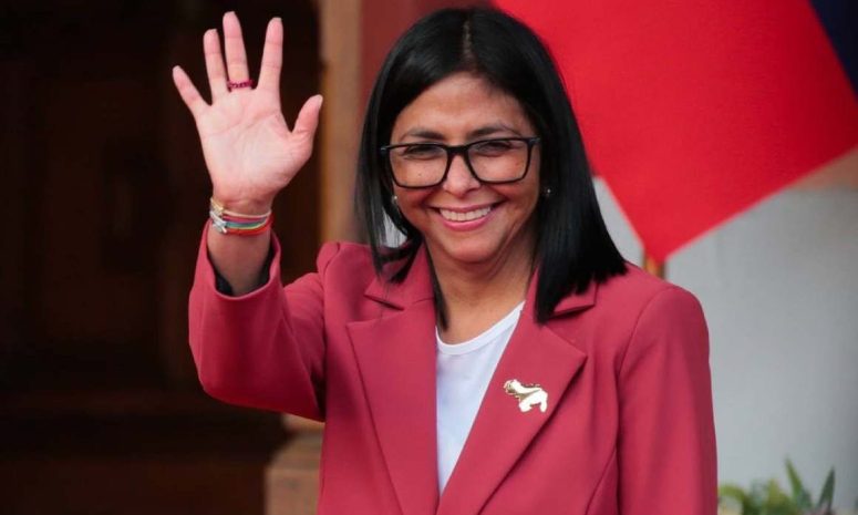 Califica Delcy Rodríguez como un show el regreso de María Corina Machado