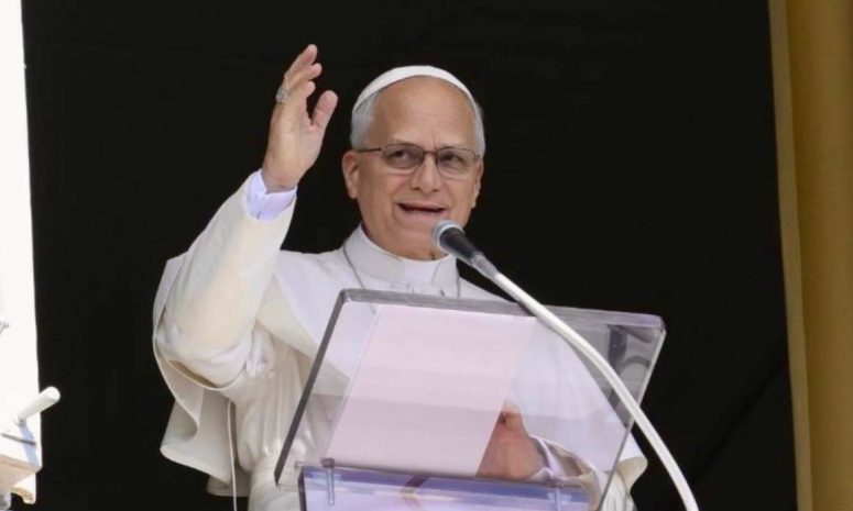 Reaparece el papa León XIV para rezo del ángelus y agradece oraciones