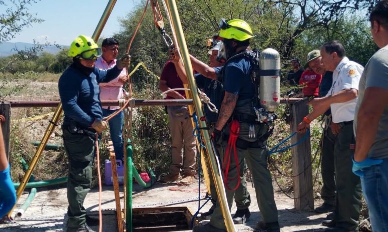 Mueren padre e hijo tras caer a un pozo de 9 metros en Cedral