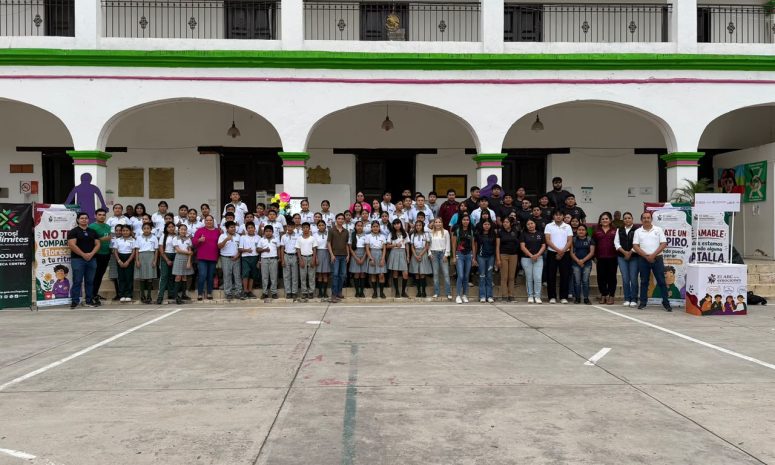 Orientan a 150 jóvenes sobre salud mental en Tancanhuitz