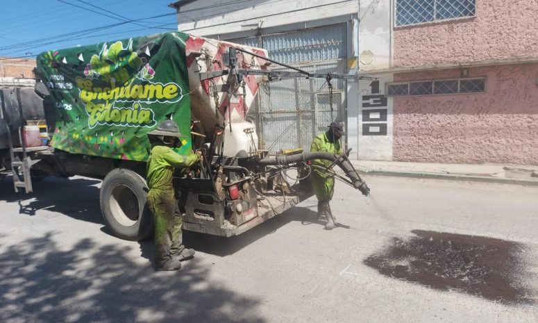 Bachean calles y rehabilitan espacios públicos en la colonia Satélite