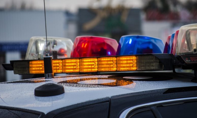 Detienen a 2 menores por planear un tiroteo escolar en California